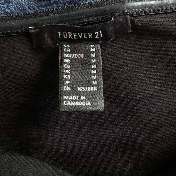 Black Sleeveless Bodycon Dress With Slit - Picture 5 of 5